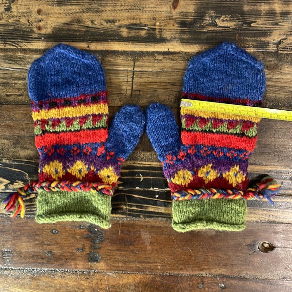 100% wool mitts made in Nepal. Handmade. - Picture 8 of 13